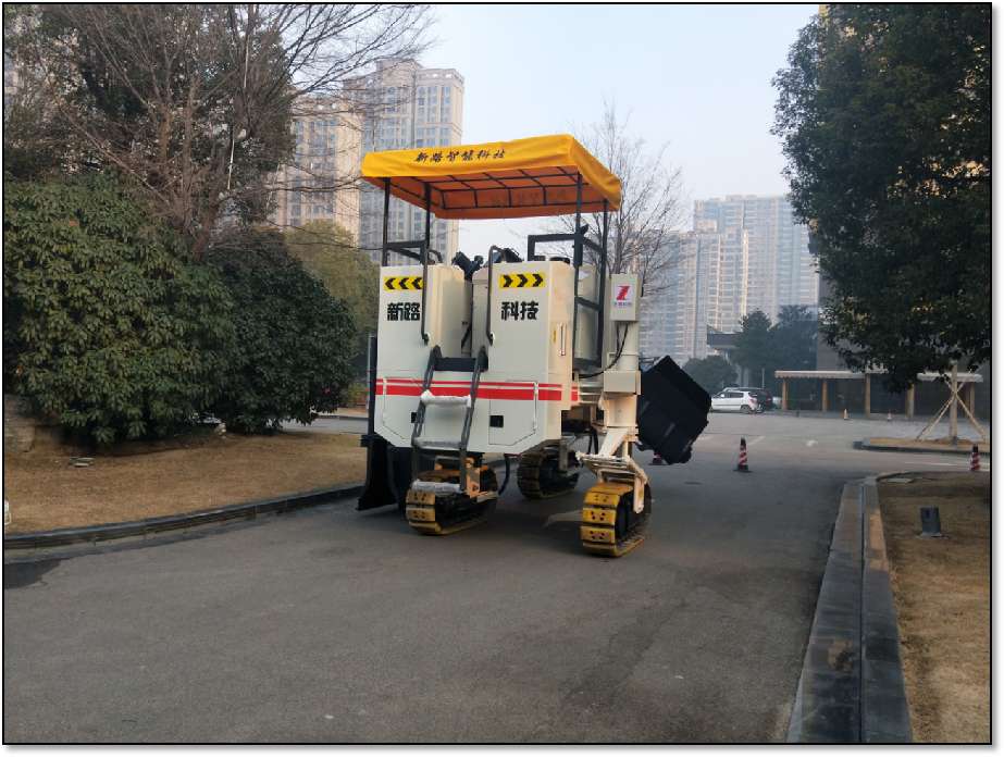 要正確使用操作混凝土路緣石滑模攤鋪機(jī)，定期對(duì)路緣石滑模機(jī)進(jìn)行保養(yǎng)和維護(hù)